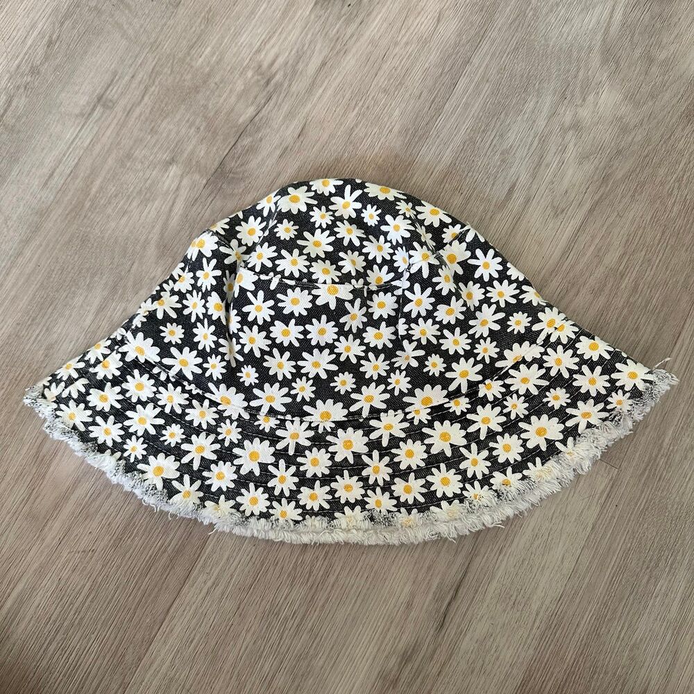 White Denim Black & White Daisy Print Reversible Bucket Hat Women’s OSFM